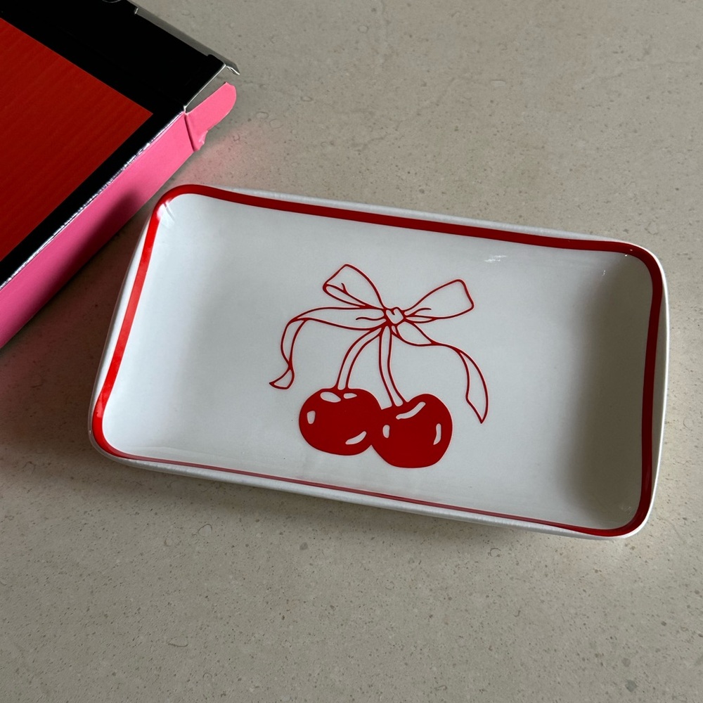 Round house x 8or cherry jewelry tray.  Gift 🎁 idea!!